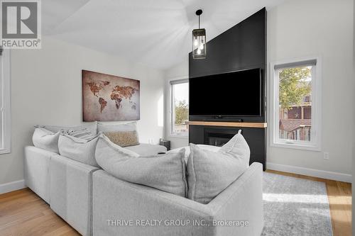 850 Cresthaven Crescent, London, ON - Indoor Photo Showing Living Room