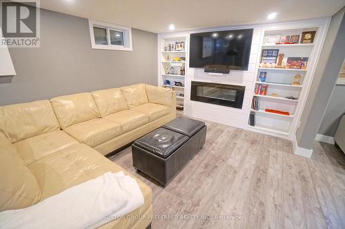 572 Ridgewood Crescent, London, ON - Indoor Photo Showing Living Room With Fireplace