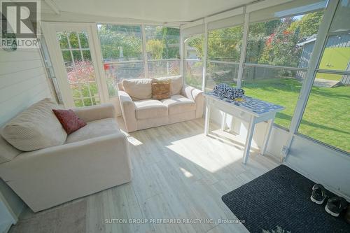 572 Ridgewood Crescent, London, ON - Indoor Photo Showing Living Room