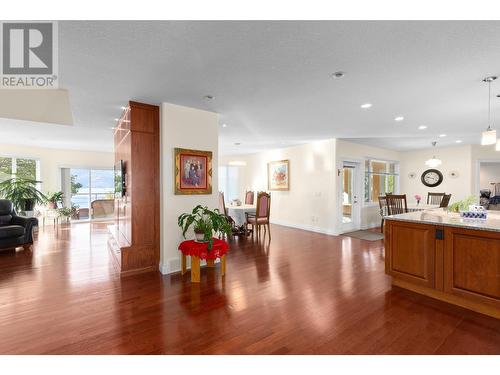 3820 Wetton Road, West Kelowna, BC - Indoor Photo Showing Living Room