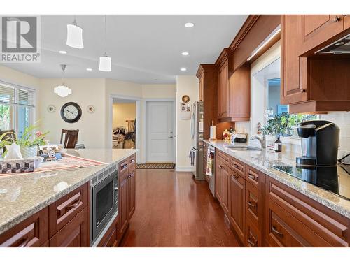 3820 Wetton Road, West Kelowna, BC - Indoor Photo Showing Kitchen With Upgraded Kitchen