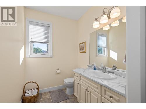 3820 Wetton Road, West Kelowna, BC - Indoor Photo Showing Bathroom