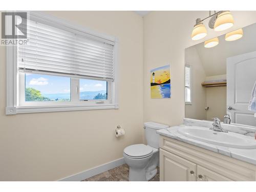 3820 Wetton Road, West Kelowna, BC - Indoor Photo Showing Bathroom