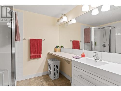 3820 Wetton Road, West Kelowna, BC - Indoor Photo Showing Bathroom