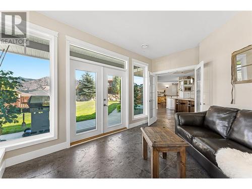 1419 Montenegro Drive, Kelowna, BC - Indoor Photo Showing Living Room