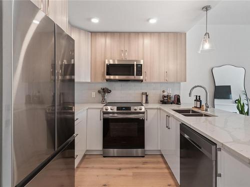 406-7098 Wallace Dr, Central Saanich, BC - Indoor Photo Showing Kitchen With Stainless Steel Kitchen With Double Sink With Upgraded Kitchen