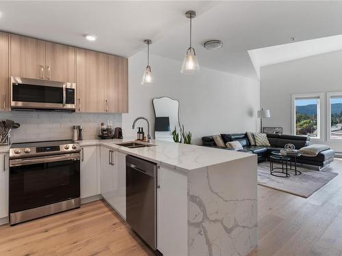 406-7098 Wallace Dr, Central Saanich, BC - Indoor Photo Showing Kitchen With Double Sink With Upgraded Kitchen