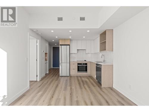 1488 Bertram Street Unit# 3003, Kelowna, BC - Indoor Photo Showing Kitchen With Upgraded Kitchen