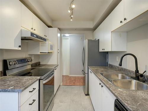 306-545 Manchester Rd, Victoria, BC - Indoor Photo Showing Kitchen With Double Sink