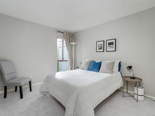 306-545 Manchester Rd, Victoria, BC - Indoor Photo Showing Bedroom