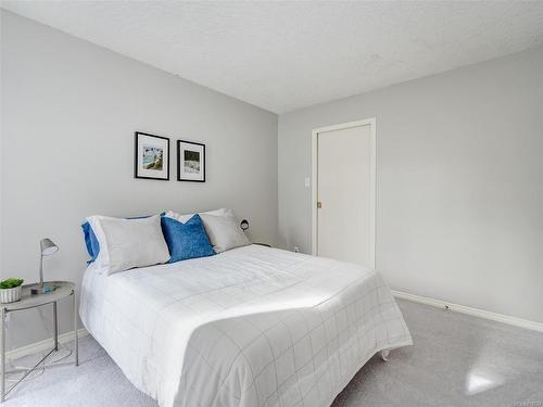 306-545 Manchester Rd, Victoria, BC - Indoor Photo Showing Bedroom