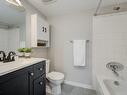 306-545 Manchester Rd, Victoria, BC  - Indoor Photo Showing Bathroom 