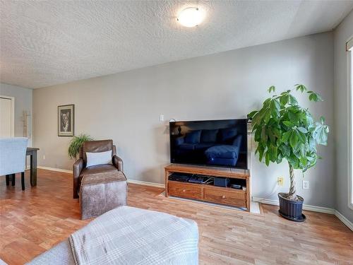 306-545 Manchester Rd, Victoria, BC - Indoor Photo Showing Living Room