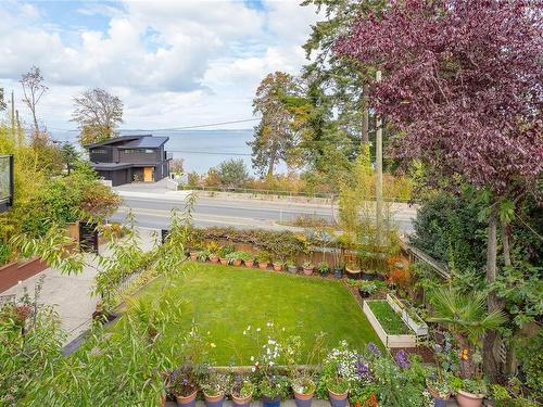 4572 Cordova Bay Rd, Saanich, BC 