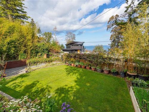 4572 Cordova Bay Rd, Saanich, BC 