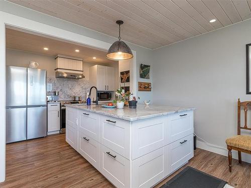 404-9958 Daniel St, Chemainus, BC - Indoor Photo Showing Kitchen With Upgraded Kitchen