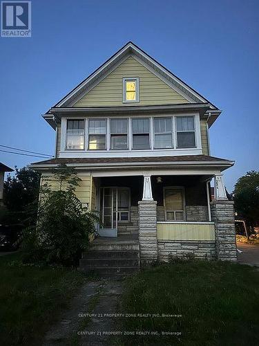 5806 Prince Edward Avenue, Niagara Falls, ON - Outdoor With Deck Patio Veranda With Facade