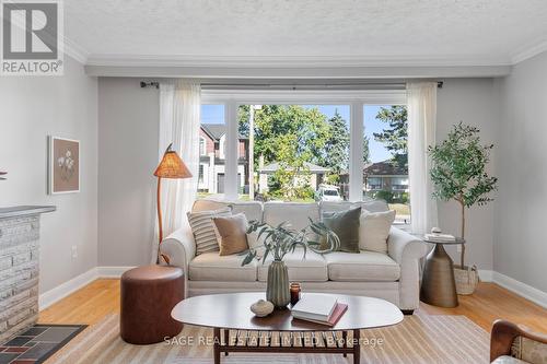 47 Janet Boulevard, Toronto, ON - Indoor Photo Showing Living Room