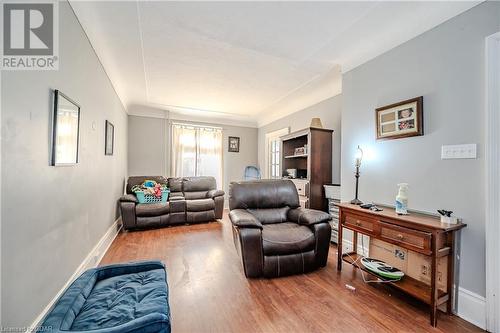 243 Wellington Street, Ingersoll, ON - Indoor Photo Showing Living Room