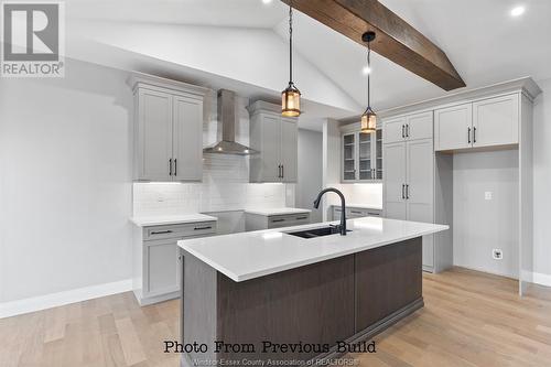 135 Valencia Drive, Chatham, ON - Indoor Photo Showing Kitchen With Upgraded Kitchen