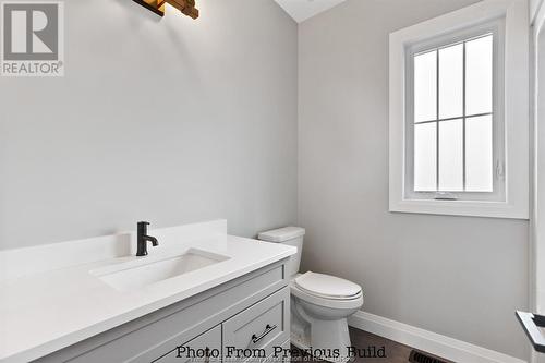 135 Valencia Drive, Chatham, ON - Indoor Photo Showing Bathroom