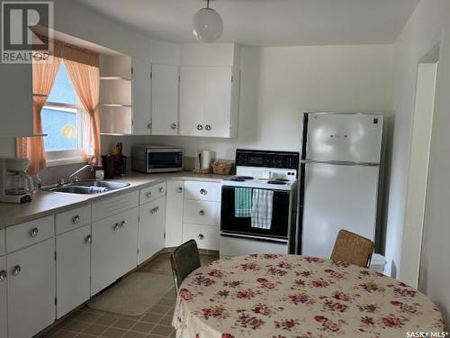 1462 108Th Street, North Battleford, SK - Indoor Photo Showing Kitchen With Double Sink