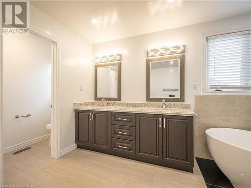 740 Cedar Bend Drive, Waterloo, ON - Indoor Photo Showing Bathroom