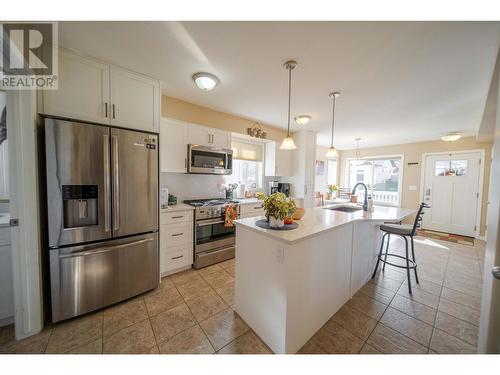 2000 14Th  S Street, Cranbrook, BC - Indoor Photo Showing Kitchen With Upgraded Kitchen