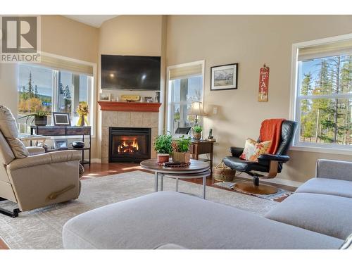 2000 14Th  S Street, Cranbrook, BC - Indoor Photo Showing Living Room With Fireplace