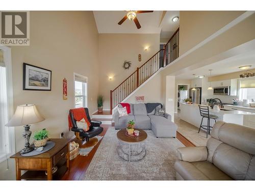 2000 14Th  S Street, Cranbrook, BC - Indoor Photo Showing Living Room