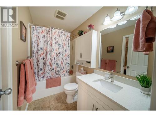 2000 14Th  S Street, Cranbrook, BC - Indoor Photo Showing Bathroom