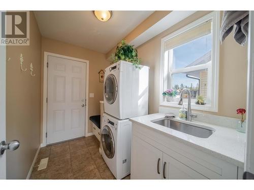 2000 14Th  S Street, Cranbrook, BC - Indoor Photo Showing Laundry Room