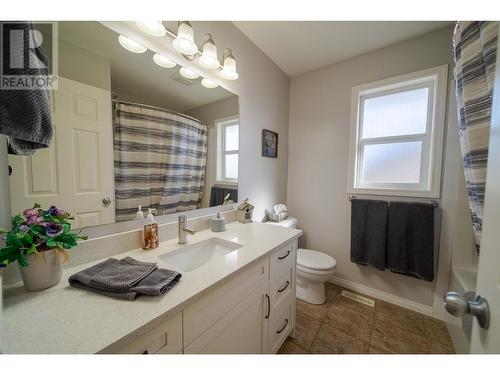 2000 14Th  S Street, Cranbrook, BC - Indoor Photo Showing Bathroom