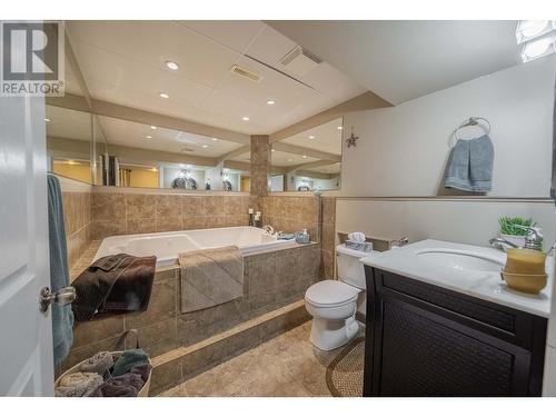 2000 14Th  S Street, Cranbrook, BC - Indoor Photo Showing Bathroom