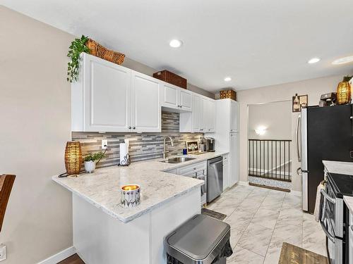 13-2021 Pacific Way, Kamloops, BC - Indoor Photo Showing Kitchen With Upgraded Kitchen