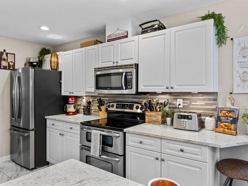 13-2021 Pacific Way, Kamloops, BC - Indoor Photo Showing Kitchen With Stainless Steel Kitchen