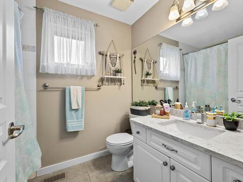 13-2021 Pacific Way, Kamloops, BC - Indoor Photo Showing Bathroom