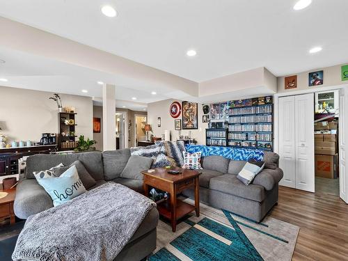 13-2021 Pacific Way, Kamloops, BC - Indoor Photo Showing Living Room