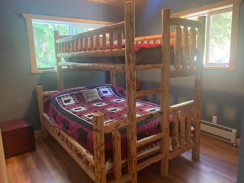 7316 Aspen Road, North Shuswap, BC - Indoor Photo Showing Bedroom