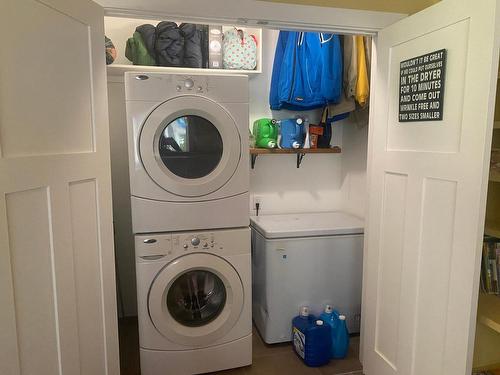 7316 Aspen Road, North Shuswap, BC - Indoor Photo Showing Laundry Room