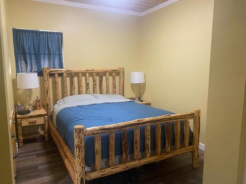 7316 Aspen Road, North Shuswap, BC - Indoor Photo Showing Bedroom