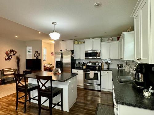 1603 Phillips Street, Merritt, BC - Indoor Photo Showing Kitchen