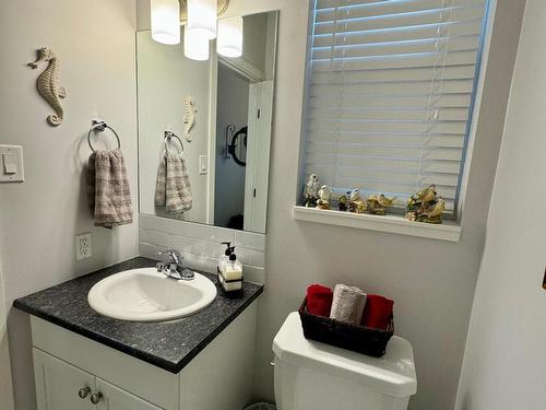 1603 Phillips Street, Merritt, BC - Indoor Photo Showing Bathroom