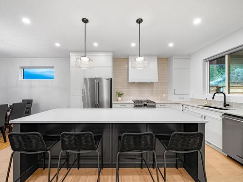 2141 Galore Cres, Kamloops, BC - Indoor Photo Showing Kitchen With Upgraded Kitchen