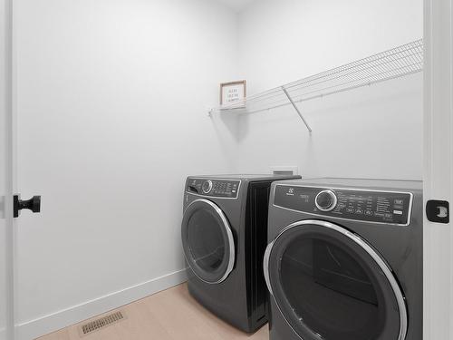 2141 Galore Cres, Kamloops, BC - Indoor Photo Showing Laundry Room