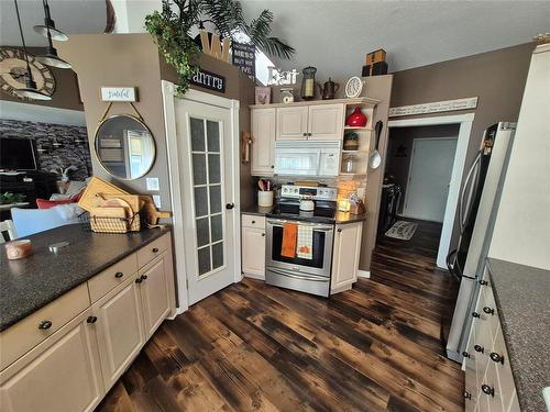 125 Durum Drive, Brandon, MB - Indoor Photo Showing Kitchen