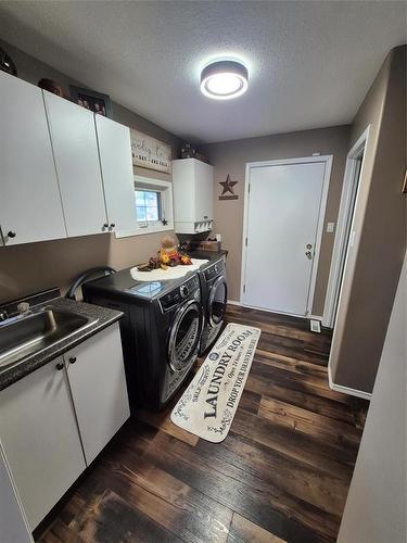 125 Durum Drive, Brandon, MB - Indoor Photo Showing Kitchen With Double Sink