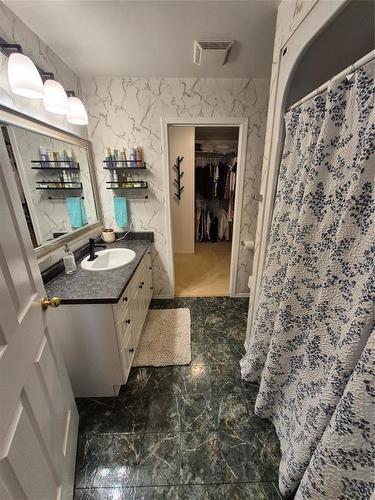 125 Durum Drive, Brandon, MB - Indoor Photo Showing Bathroom