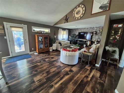 125 Durum Drive, Brandon, MB - Indoor Photo Showing Living Room