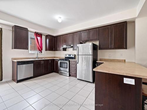 39 Sea Drifter Cres, Brampton, ON - Indoor Photo Showing Kitchen